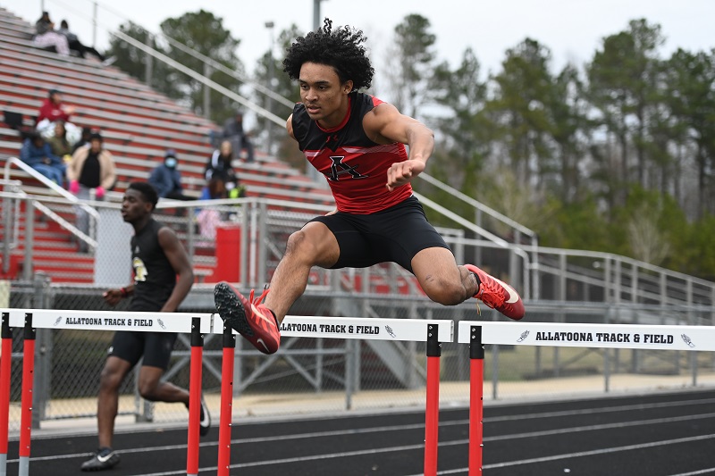 Catch Me If You Can! Track and Field’s Julian McRae Named Athlete of the Week